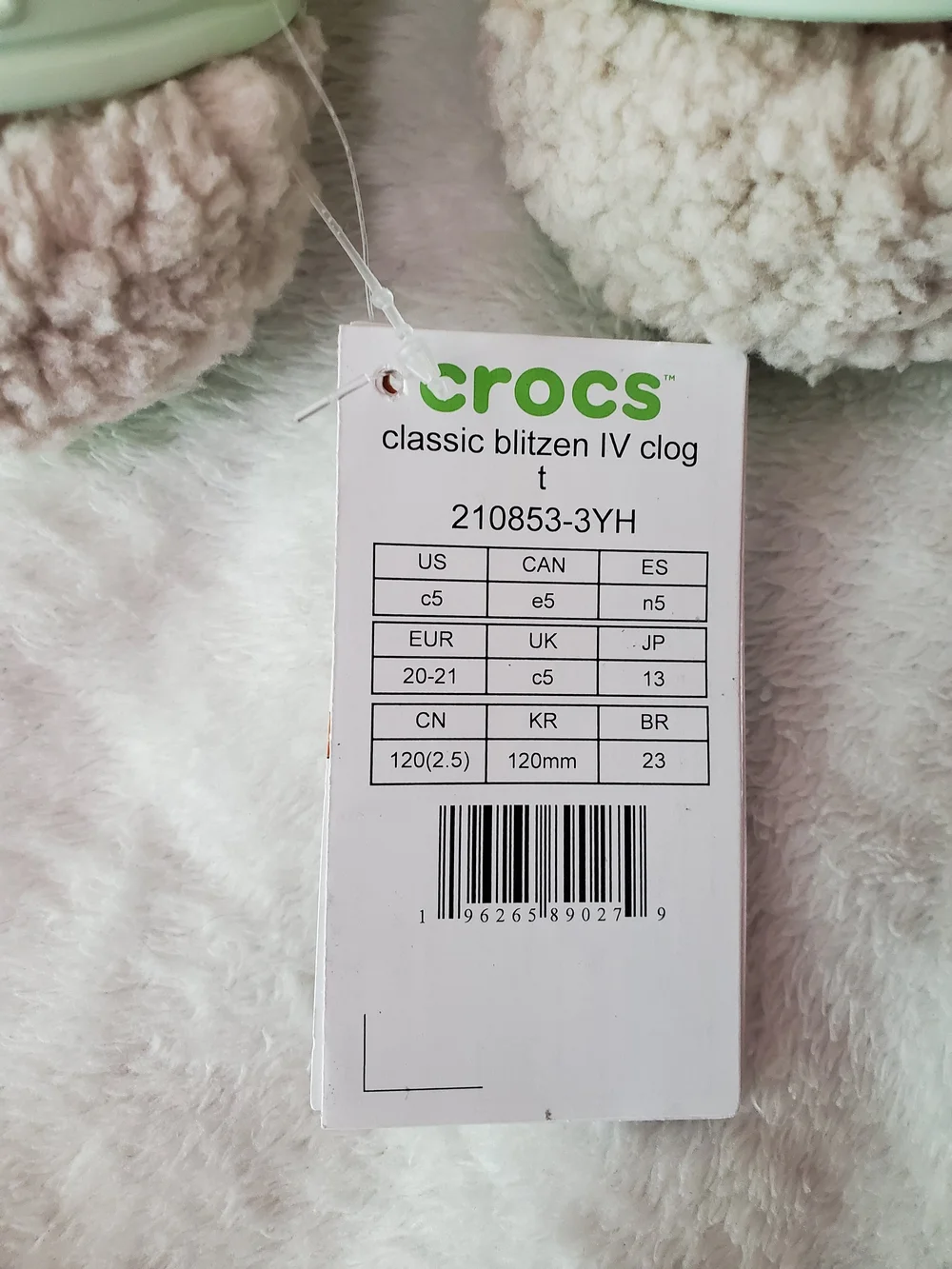 NWT Crocs Kids Classic Blitzen IV Clog Mint Green Sherpa Lined Size C5